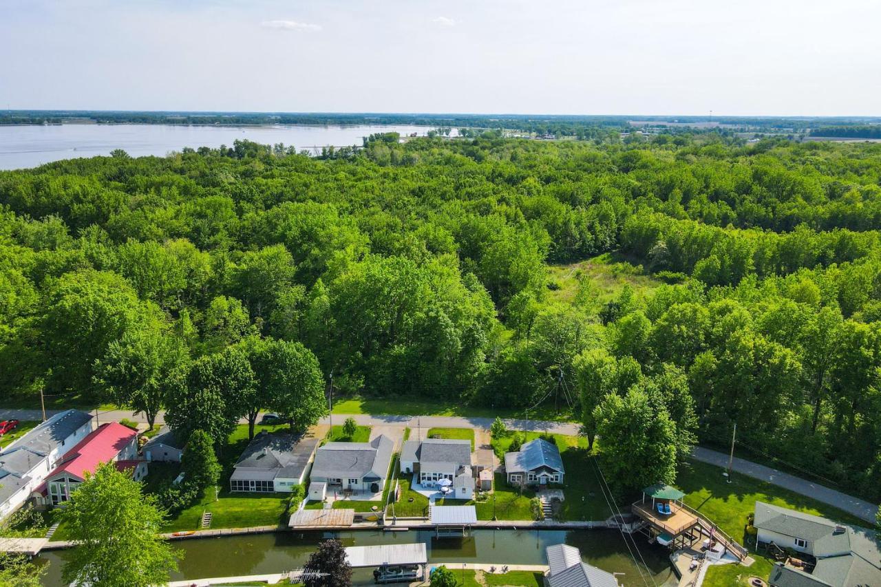 Waterfront Lakeview Cottage With Dock And Lift! 외부 사진
